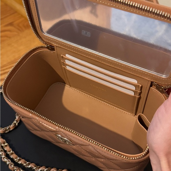 CHANEL Timeless Classic Handle Clutch Chain Patent Calfskin Shiny Gold Hardware - Picture 6 of 14